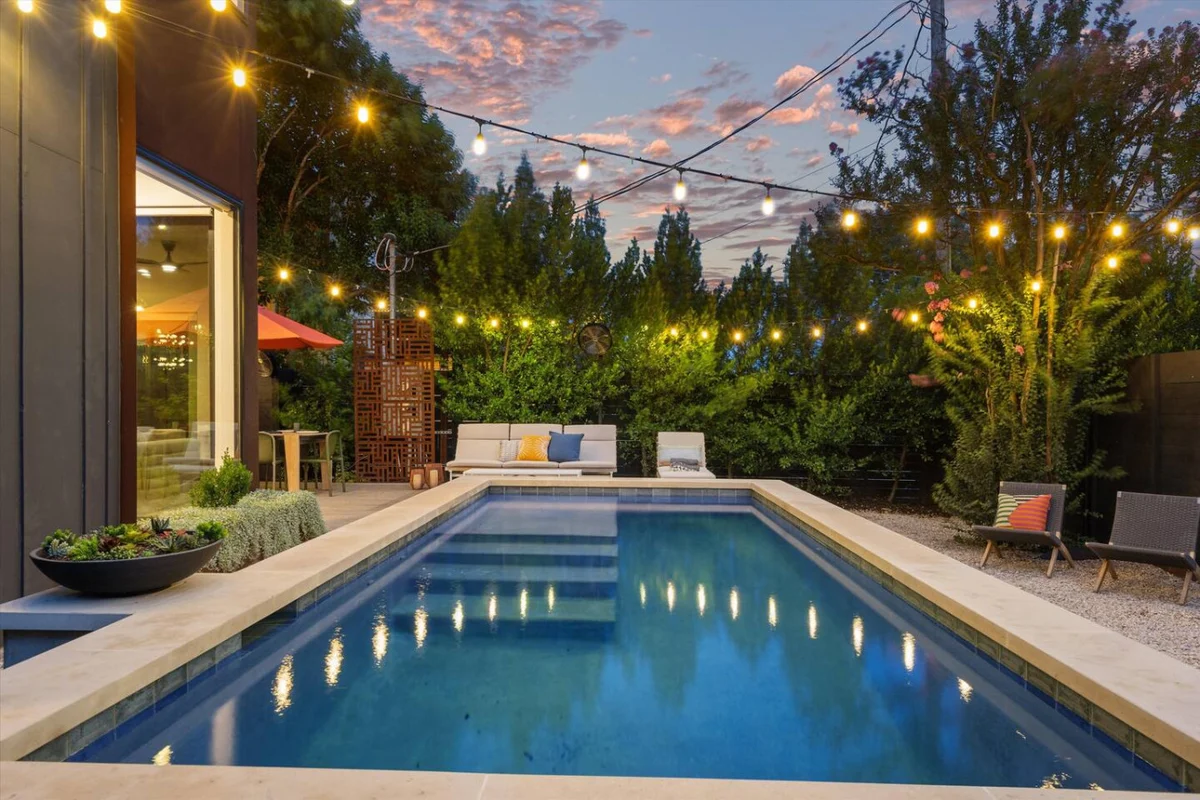 Zilker | Heated Pool, Misters & Walk to S. Lamar #101
