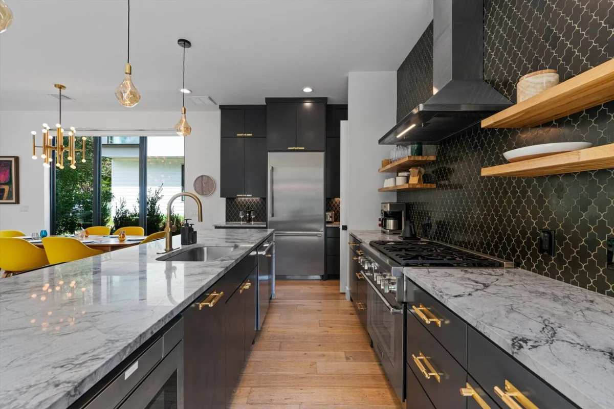 Zilker | Heated Pool, Misters & Walk to S. Lamar #65