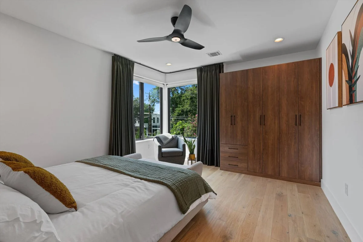 Zilker | Heated Pool, Misters & Walk to S. Lamar #91
