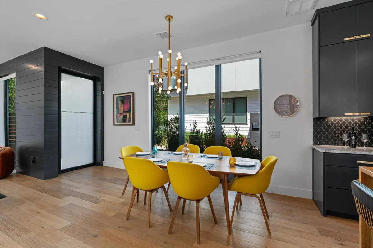 Zilker | Heated Pool, Misters & Walk to S. Lamar #121