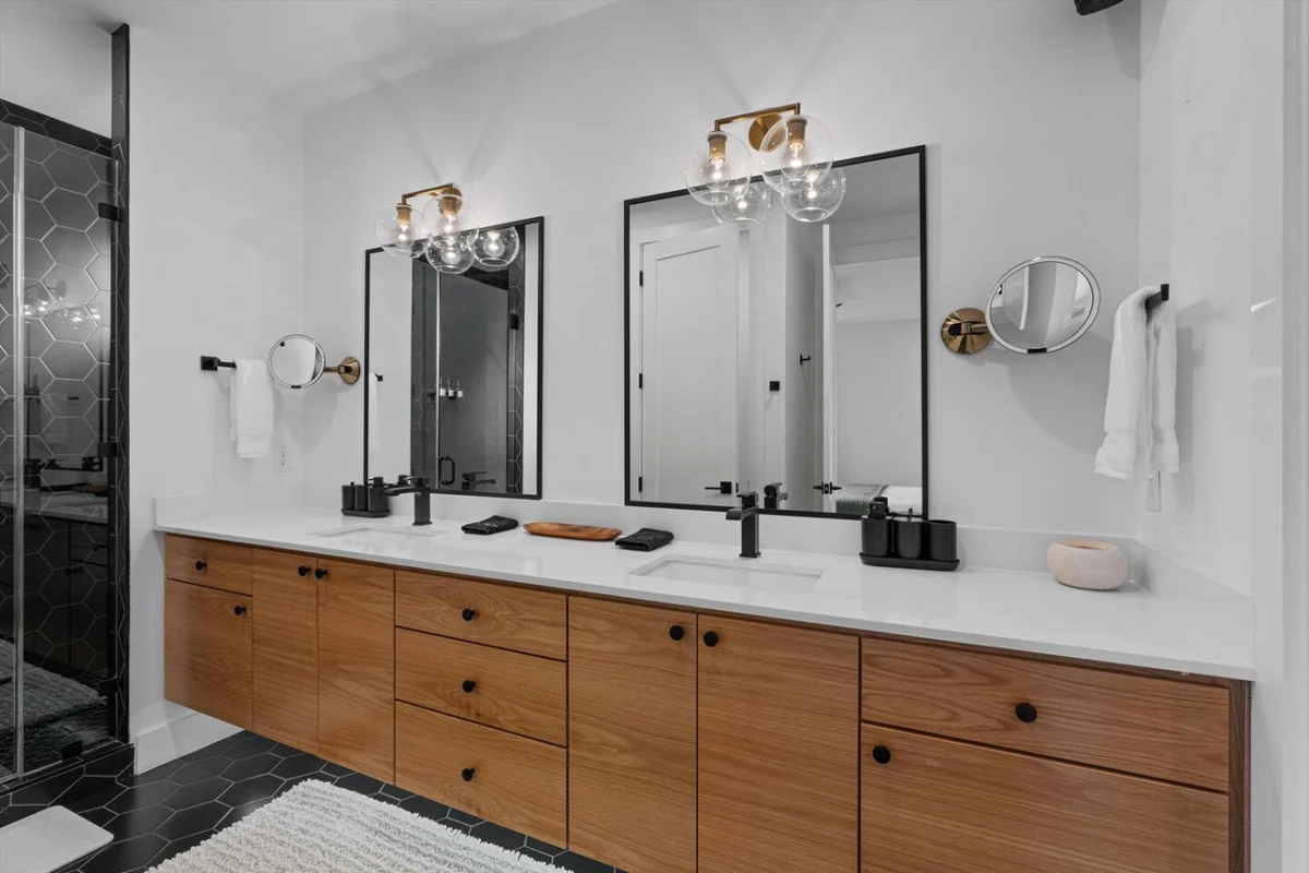 Zilker | Heated Pool, Misters & Walk to S. Lamar #72