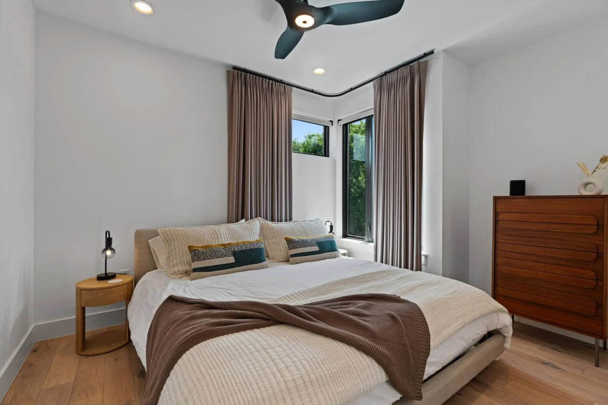 Zilker | Heated Pool, Misters & Walk to S. Lamar #92