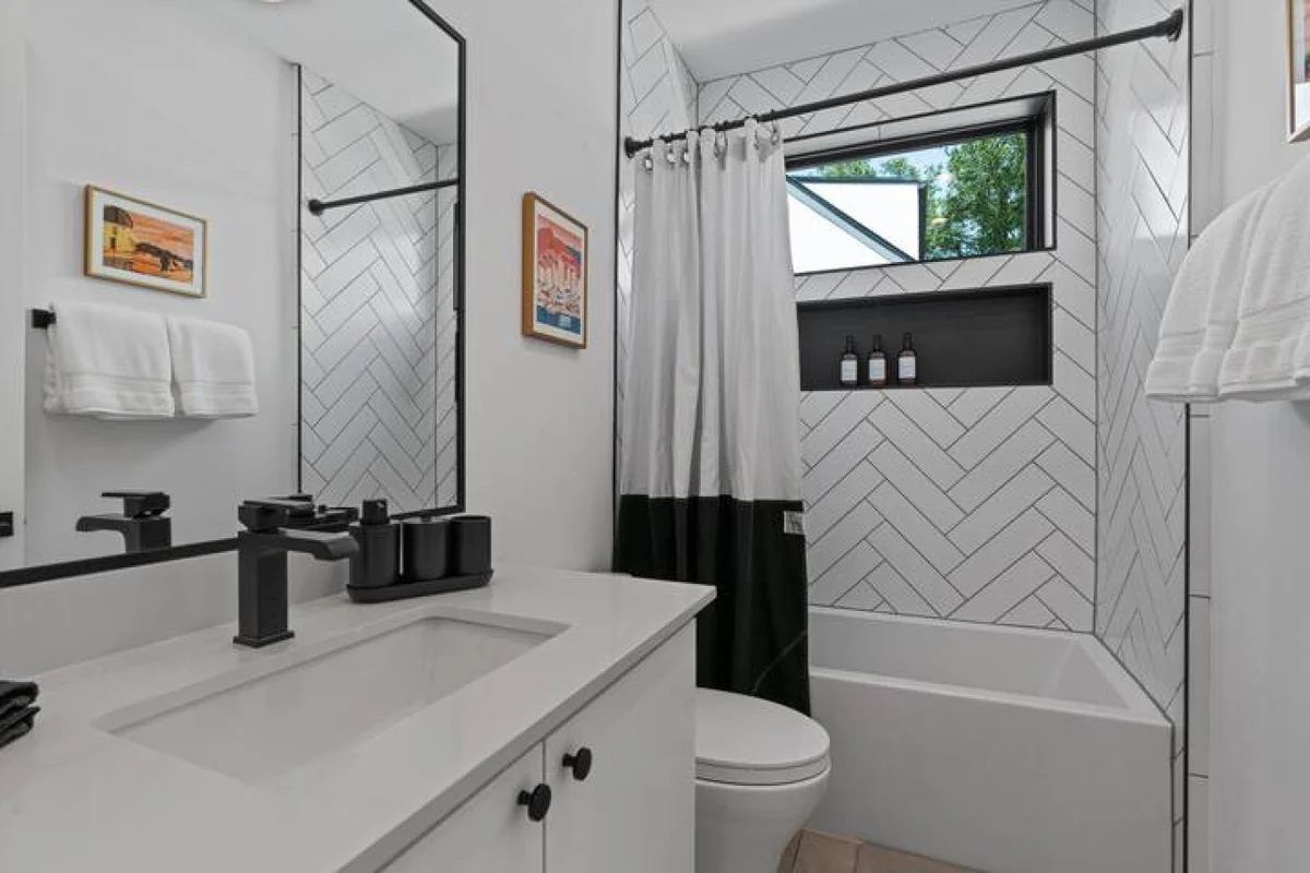 Zilker | Heated Pool, Misters & Walk to S. Lamar #83