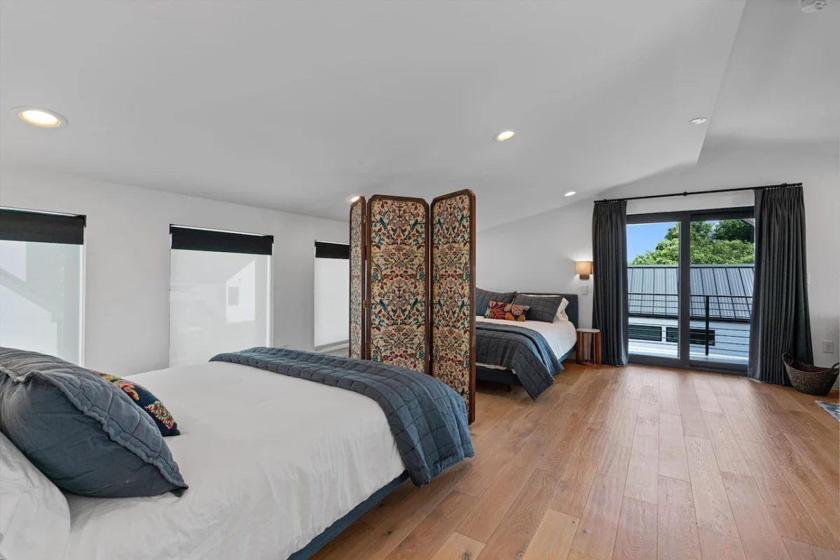 Zilker | Heated Pool, Misters & Walk to S. Lamar #94