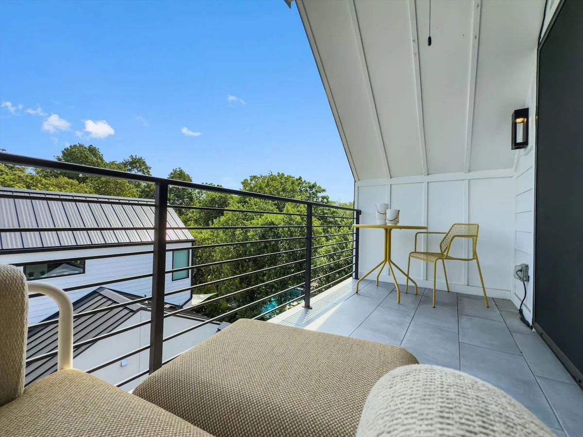 Zilker | Heated Pool, Misters & Walk to S. Lamar #115