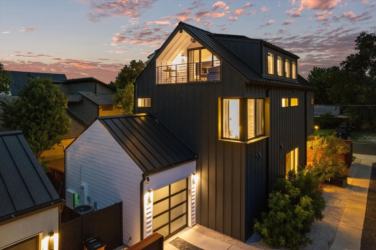 Zilker | Heated Pool, Misters & Walk to S. Lamar #124