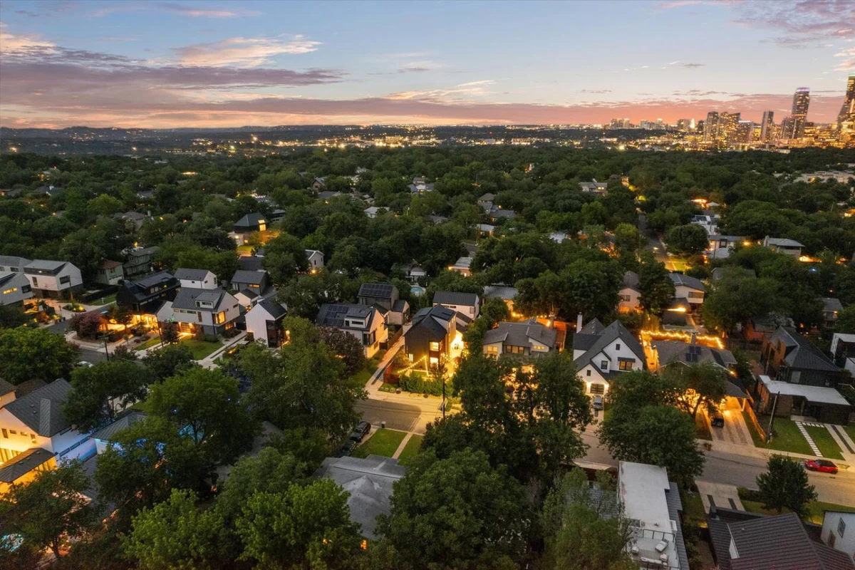 Zilker | Heated Pool, Misters & Walk to S. Lamar #126