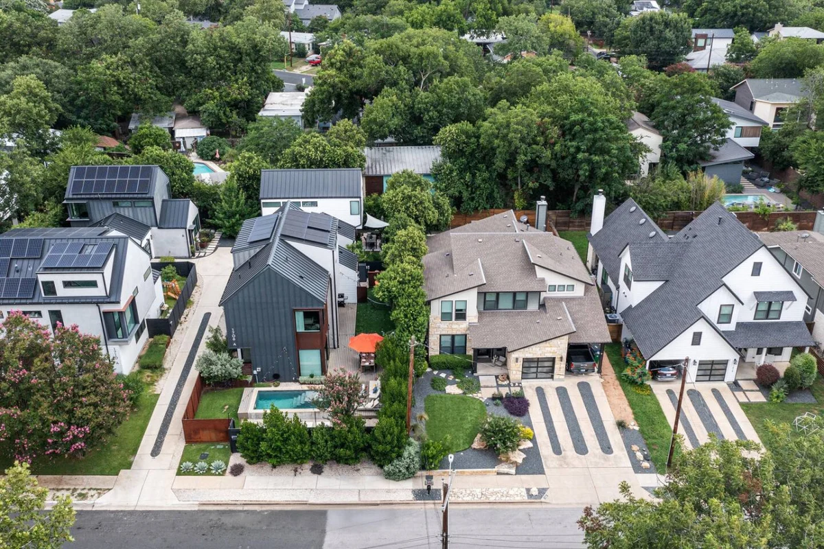 Zilker | Heated Pool, Misters & Walk to S. Lamar #112