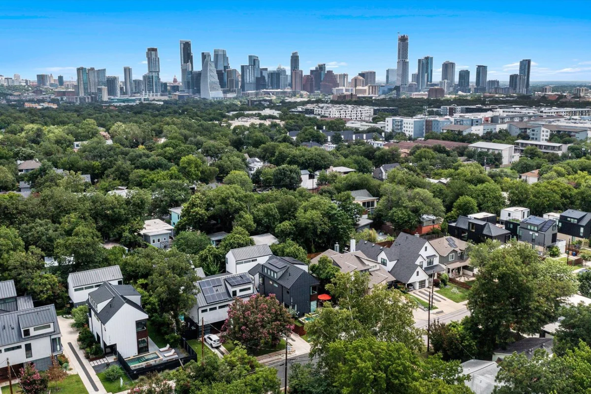 Zilker | Heated Pool, Misters & Walk to S. Lamar #103