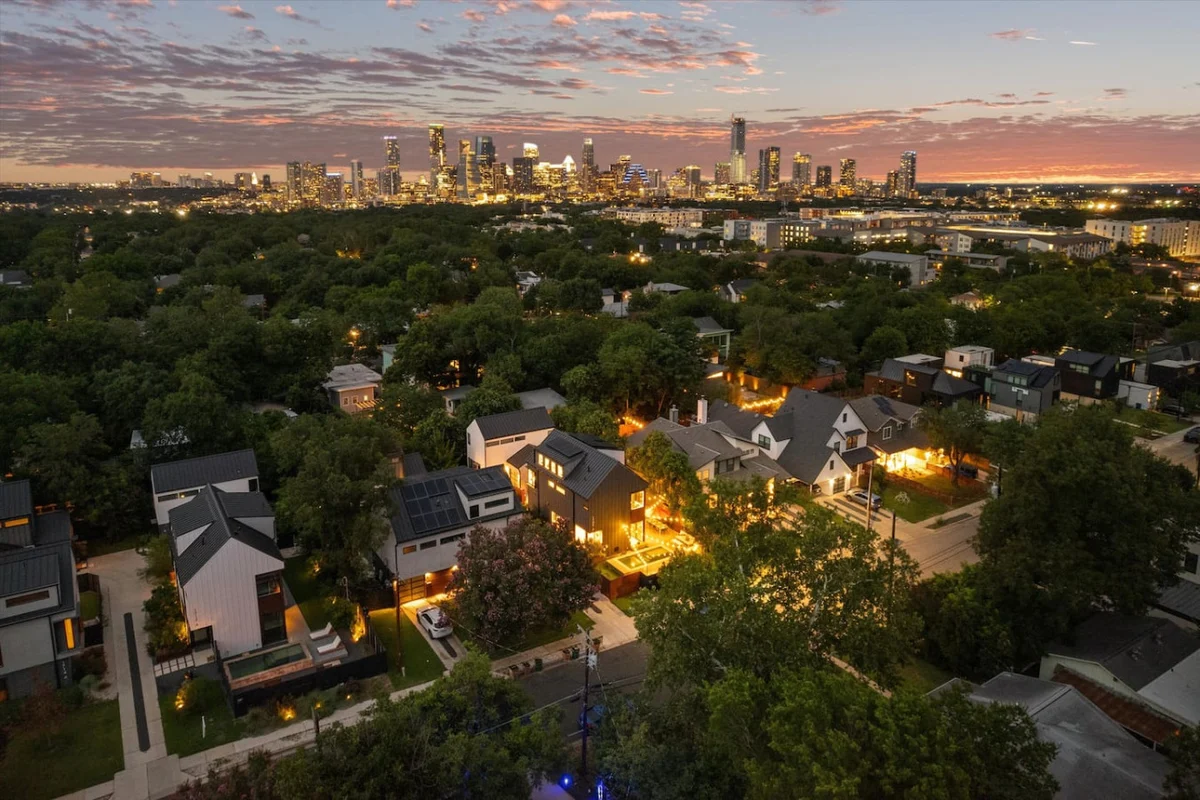 Zilker | Heated Pool, Misters & Walk to S. Lamar #111