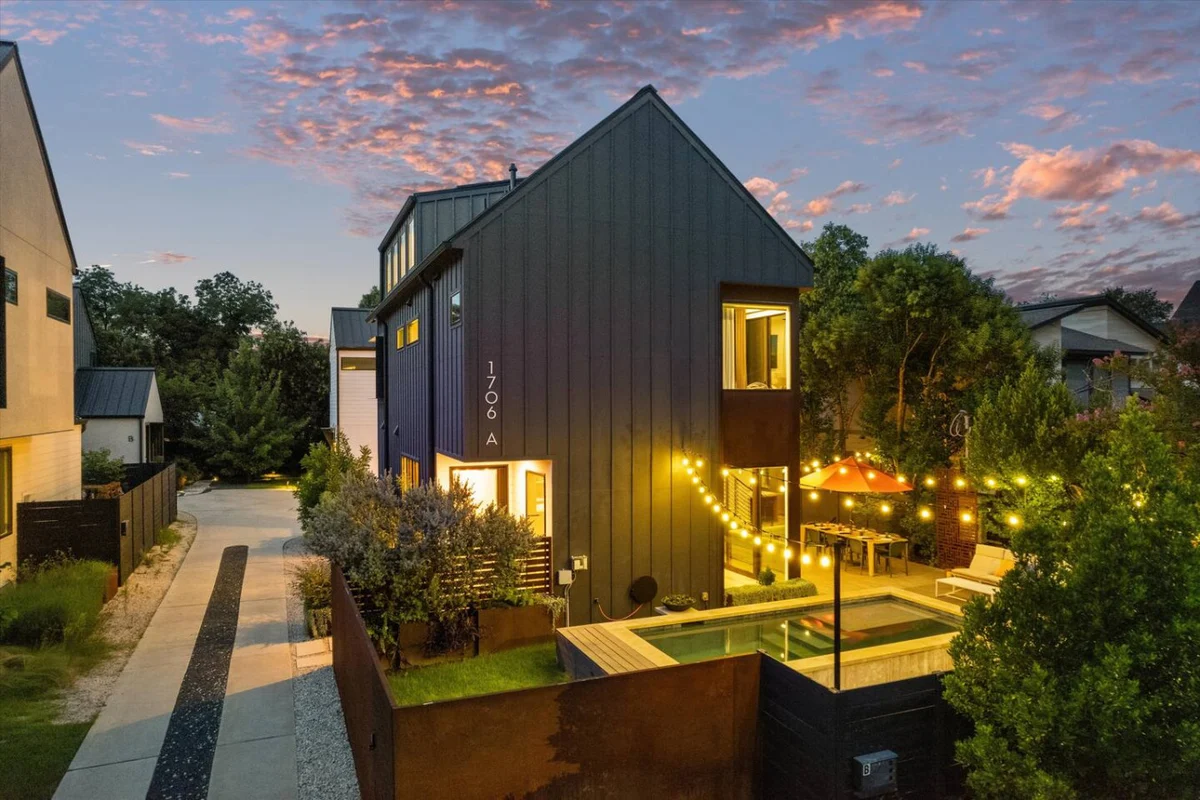 Zilker | Heated Pool, Misters & Walk to S. Lamar #99