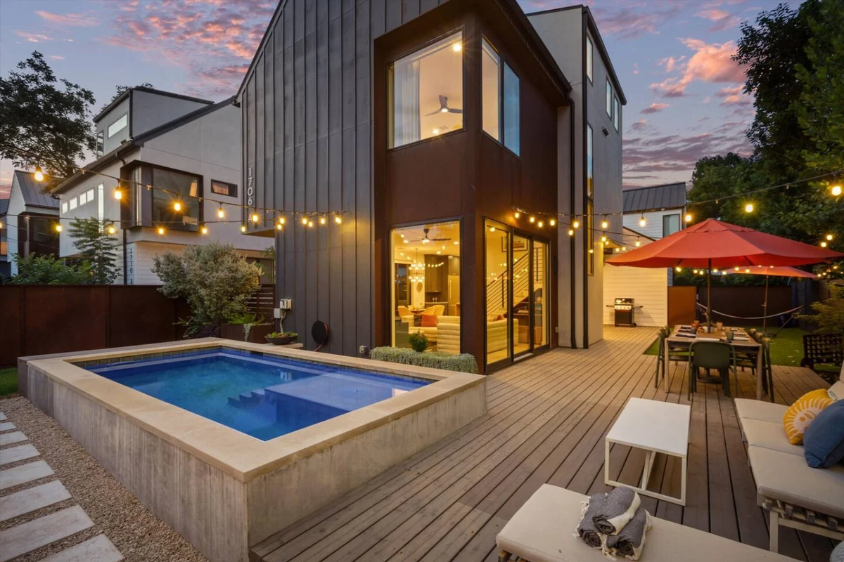 Zilker | Heated Pool, Misters & Walk to S. Lamar #82