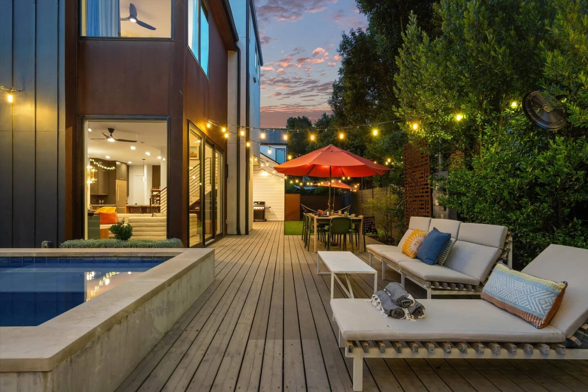Zilker | Heated Pool, Misters & Walk to S. Lamar #116