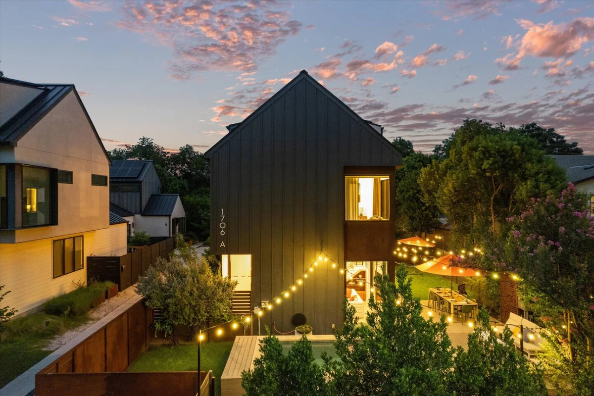 Zilker | Heated Pool, Misters & Walk to S. Lamar #80