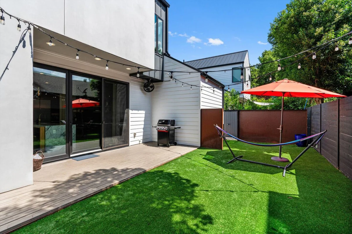 Zilker | Heated Pool, Misters & Walk to S. Lamar #107