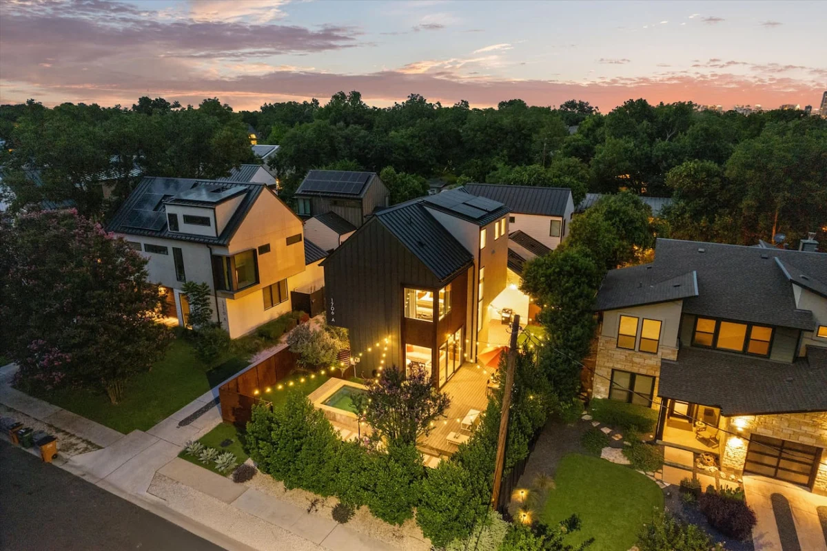 Zilker | Heated Pool, Misters & Walk to S. Lamar #109