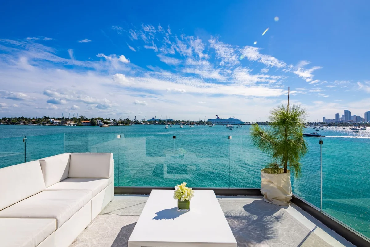 Waterfront Villa - Rooftop Pool & Spa - Theater #44