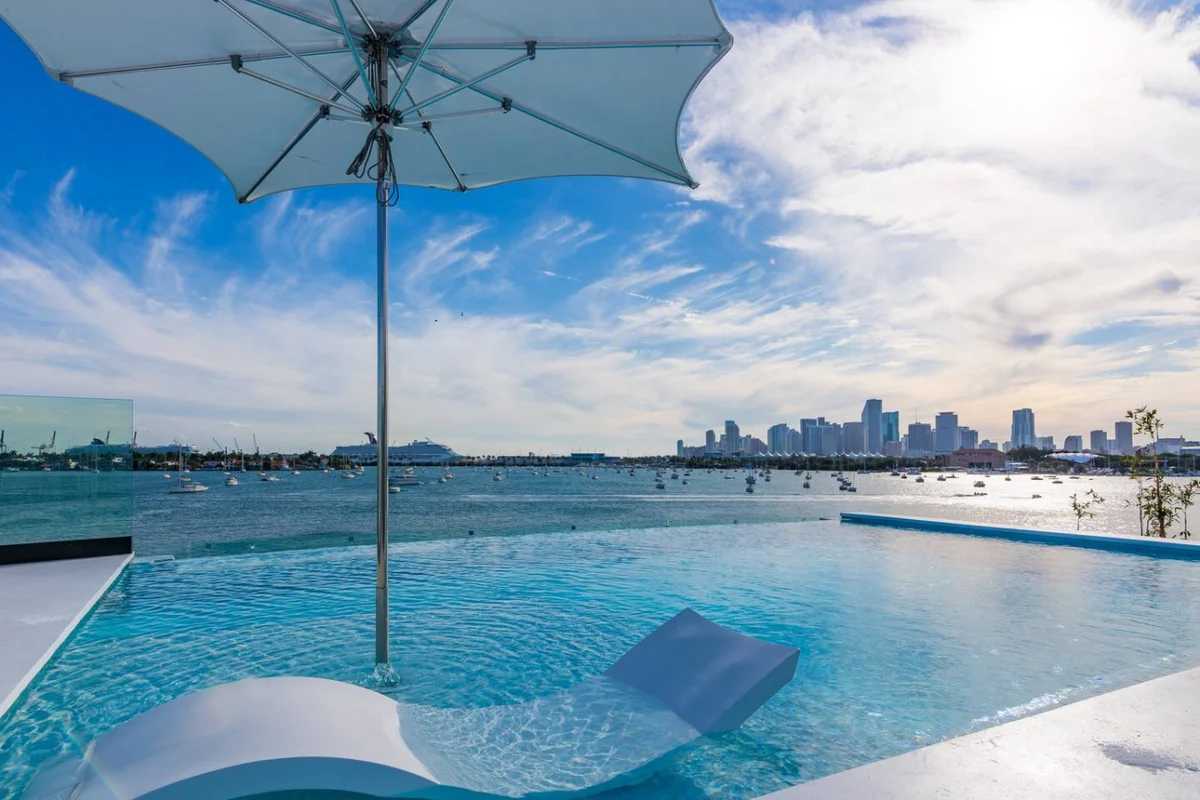 Waterfront Villa - Rooftop Pool & Spa - Theater #68