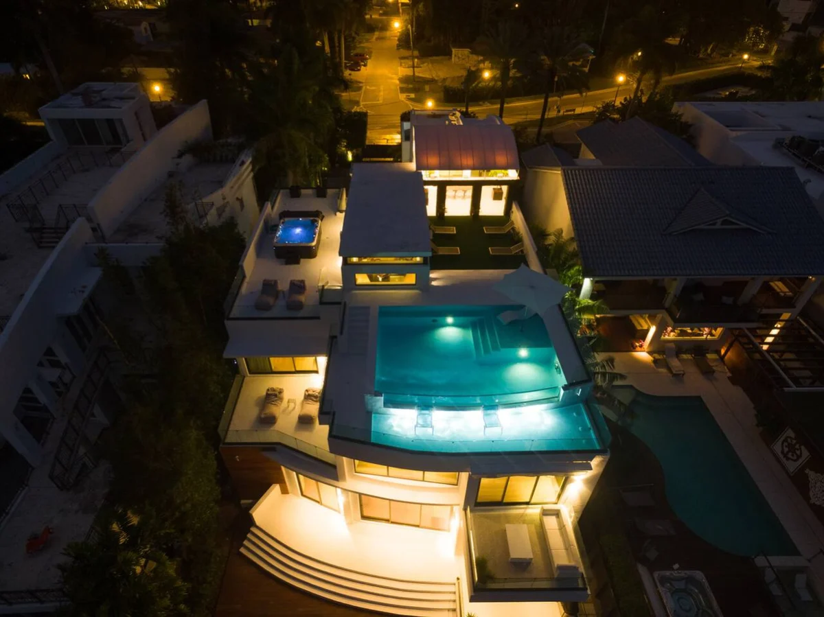 Waterfront Villa - Rooftop Pool & Spa - Theater #51