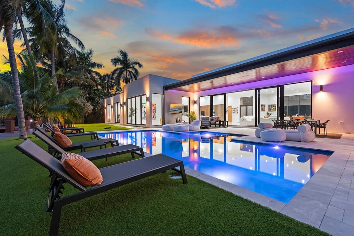 NEW Waterfront Villa w/ Pool/Jacuzzi/Billard #126