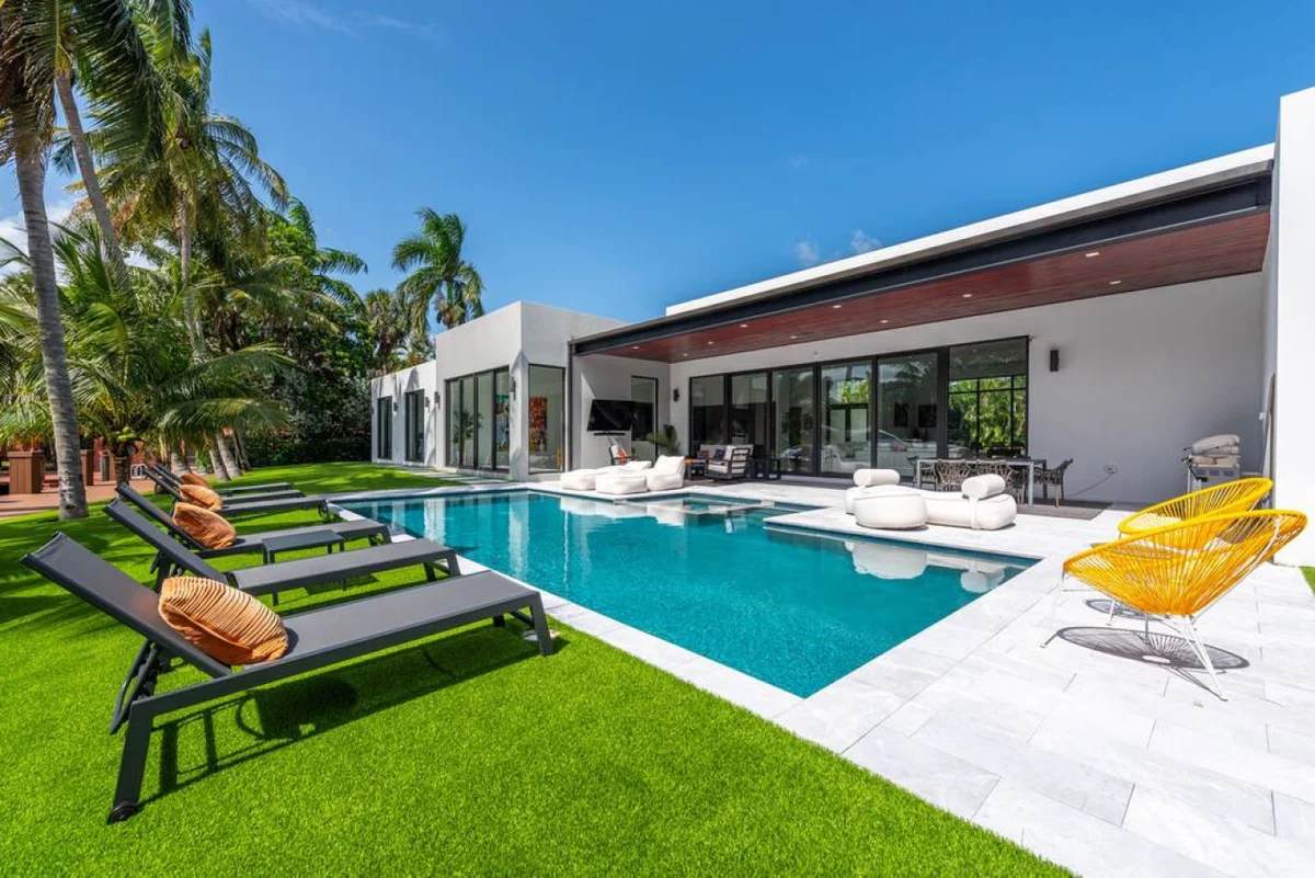 NEW Waterfront Villa w/ Pool/Jacuzzi/Billard #181
