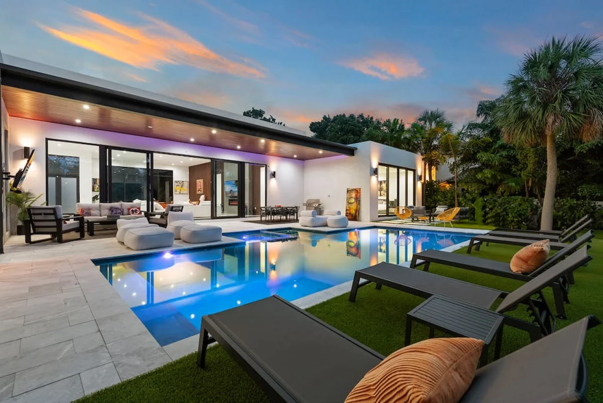 NEW Waterfront Villa w/ Pool/Jacuzzi/Billard #169