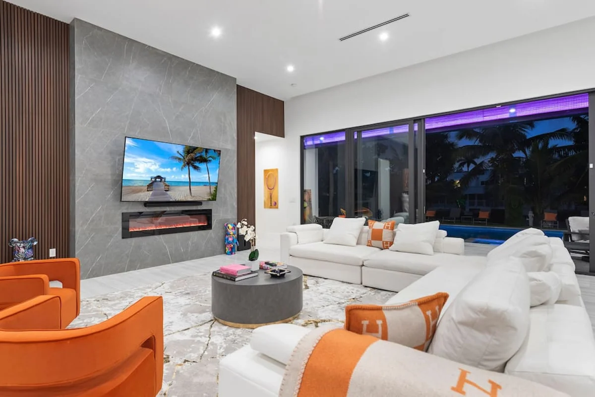 NEW Waterfront Villa w/ Pool/Jacuzzi/Billard #175