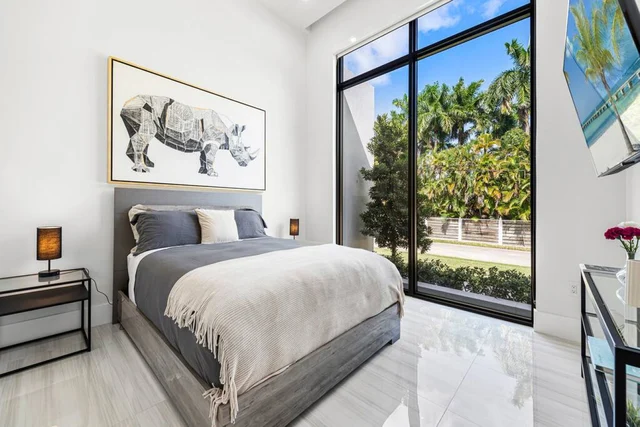 NEW Waterfront Villa w/ Pool/Jacuzzi/Billard