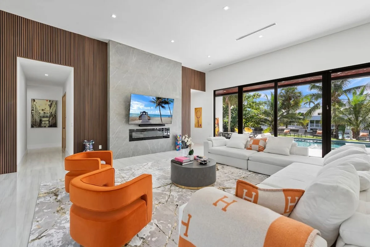 NEW Waterfront Villa w/ Pool/Jacuzzi/Billard #164