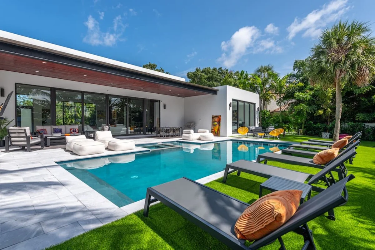 NEW Waterfront Villa w/ Pool/Jacuzzi/Billard #133