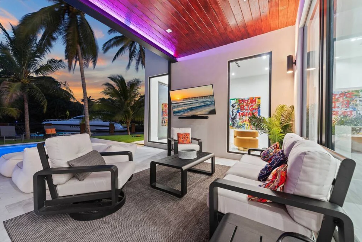 NEW Waterfront Villa w/ Pool/Jacuzzi/Billard #148