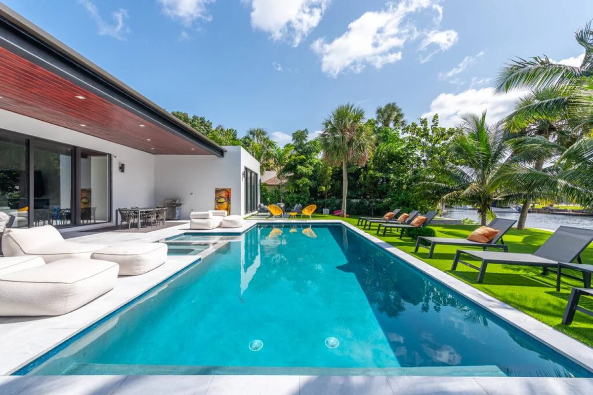 NEW Waterfront Villa w/ Pool/Jacuzzi/Billard #139