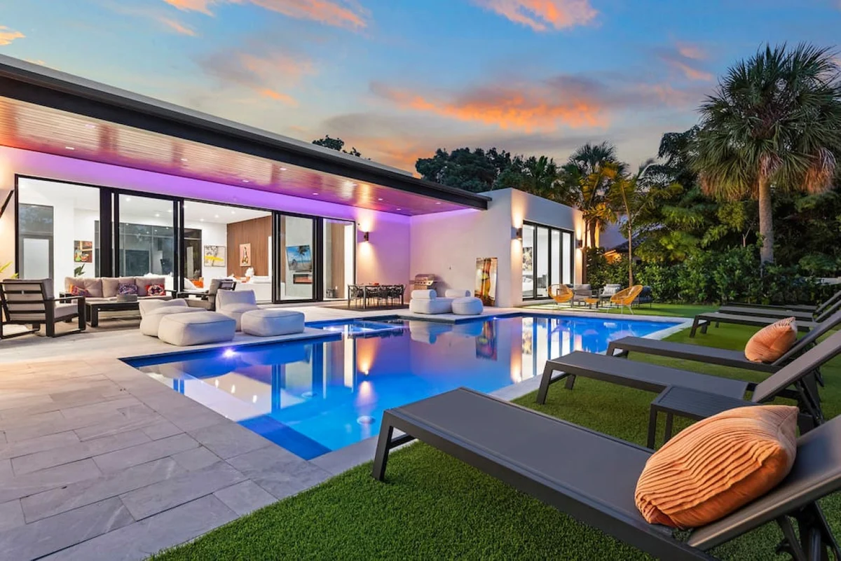 NEW Waterfront Villa w/ Pool/Jacuzzi/Billard #142
