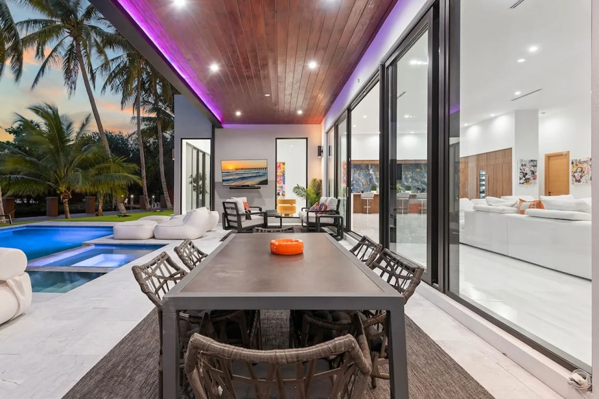 NEW Waterfront Villa w/ Pool/Jacuzzi/Billard #137