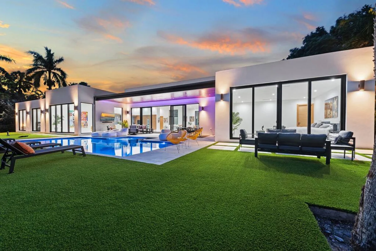 NEW Waterfront Villa w/ Pool/Jacuzzi/Billard #168