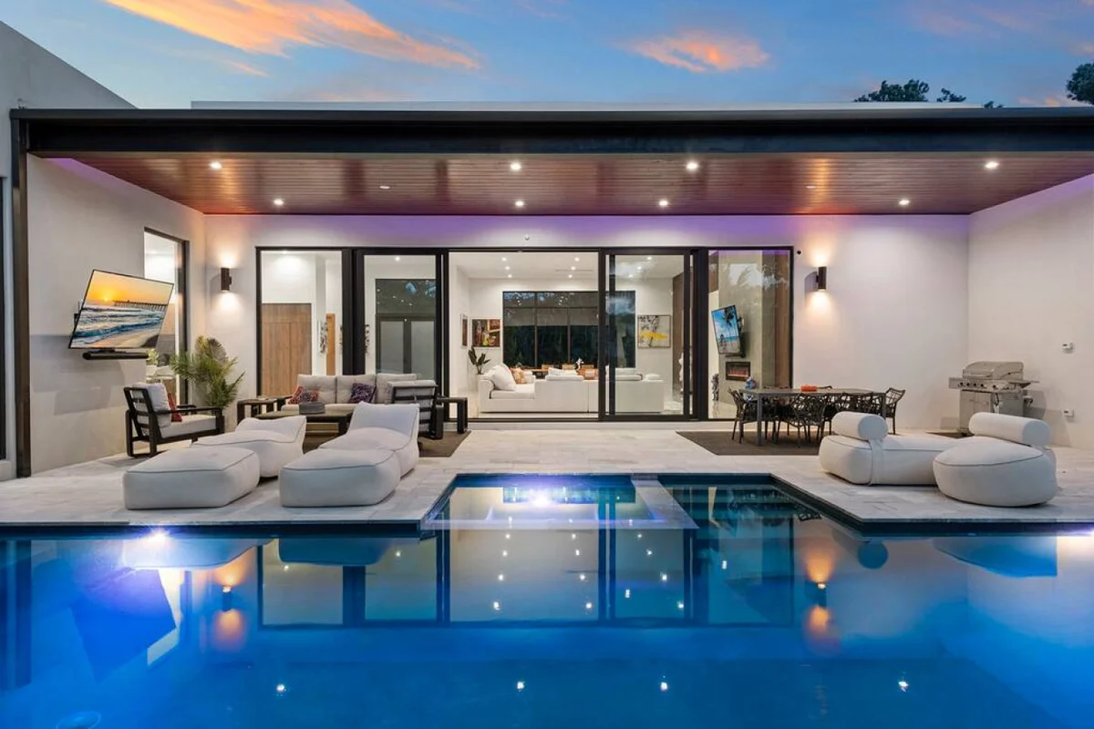 NEW Waterfront Villa w/ Pool/Jacuzzi/Billard #172