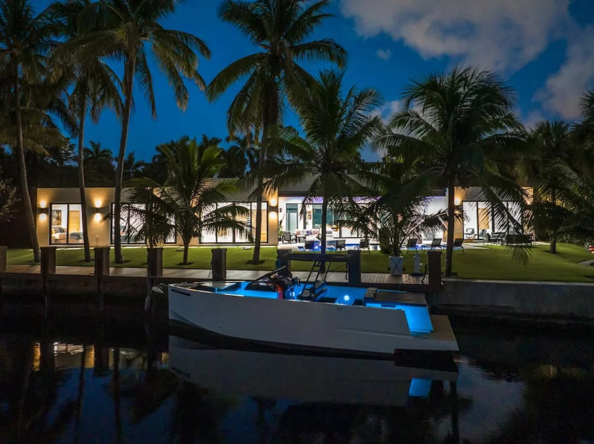NEW Waterfront Villa w/ Pool/Jacuzzi/Billard #145