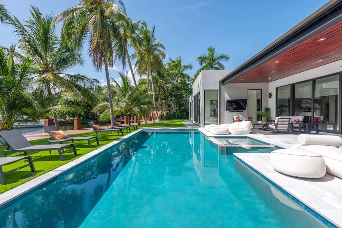 NEW Waterfront Villa w/ Pool/Jacuzzi/Billard #173