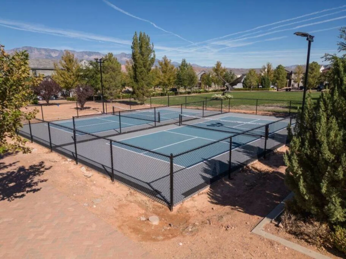 Sand Hollow Hangout (D10) #92