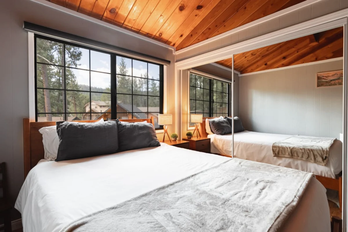 Modern Retreat | Spa, EV, Mountain Views & BBQ #147