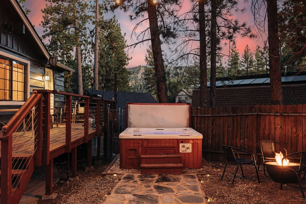 Modern Retreat | Spa, EV, Mountain Views & BBQ #175