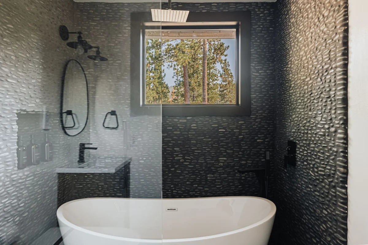 Modern Retreat | Spa, EV, Mountain Views & BBQ #149