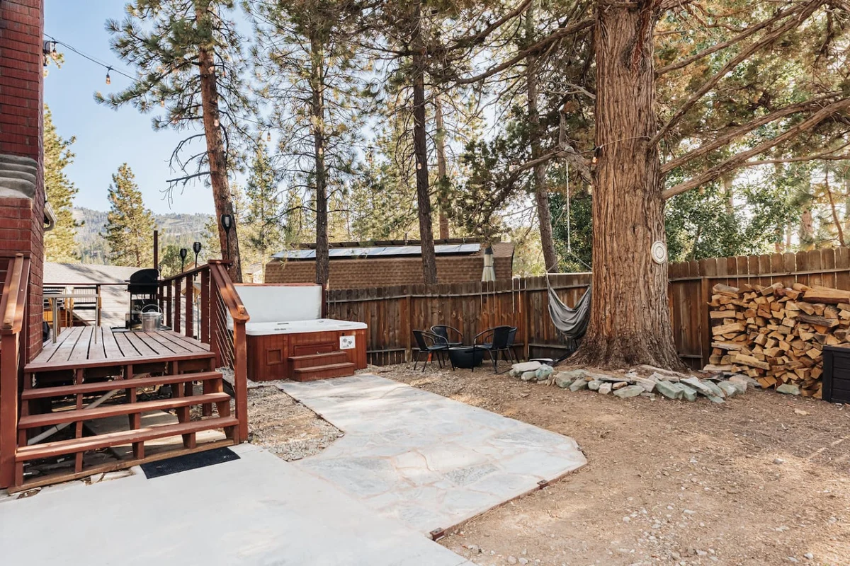 Modern Retreat | Spa, EV, Mountain Views & BBQ #179