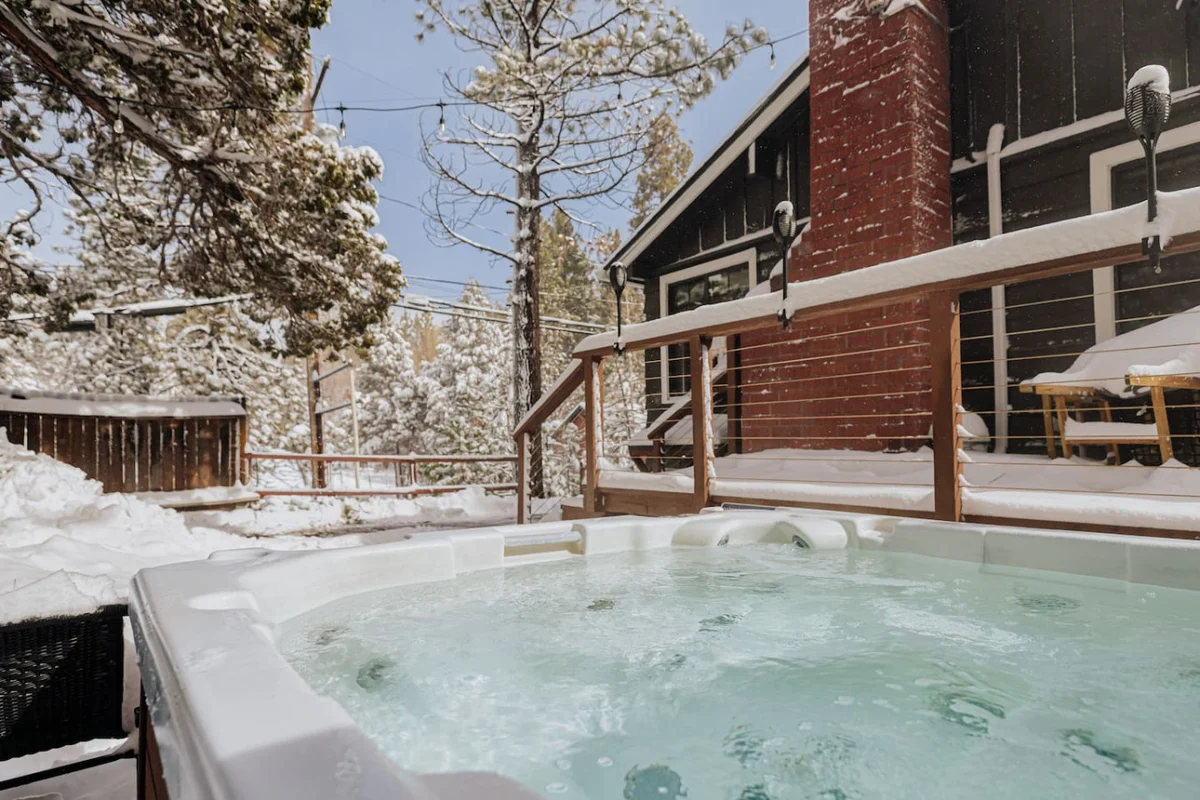 Modern Retreat | Spa, EV, Mountain Views & BBQ #142