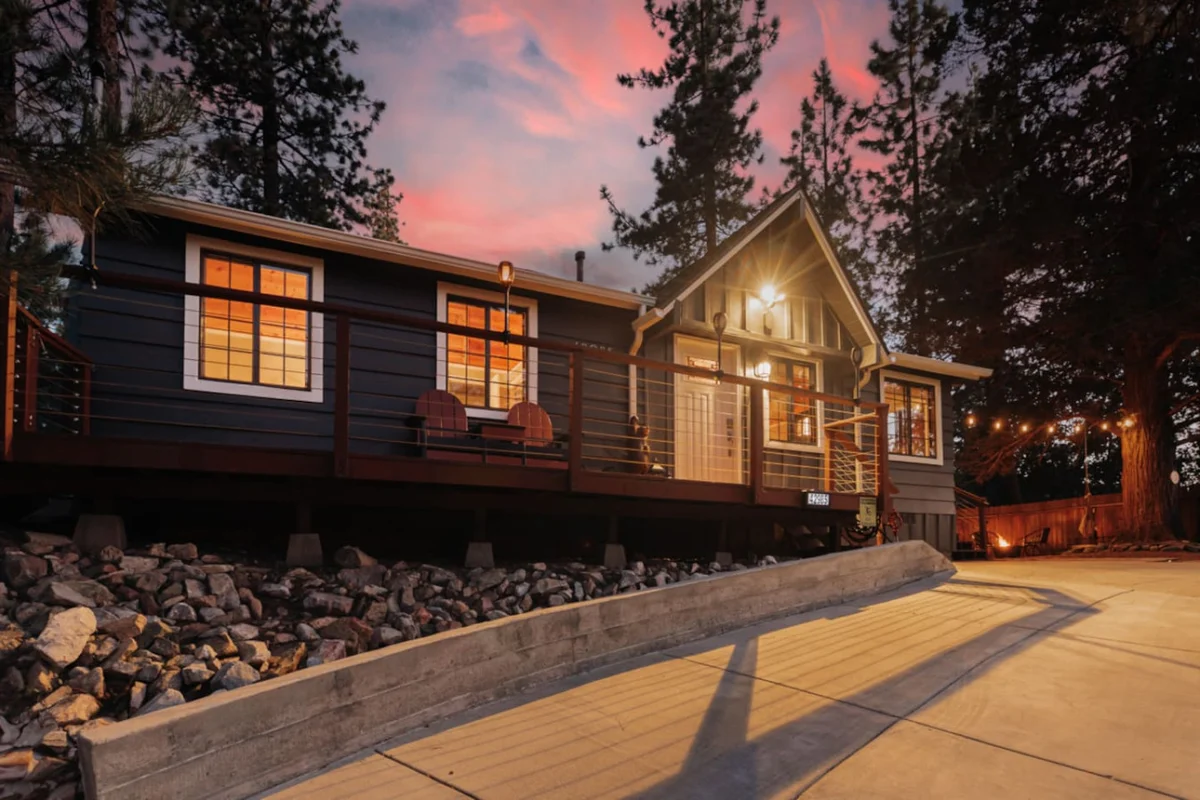 Modern Retreat | Spa, EV, Mountain Views & BBQ #173