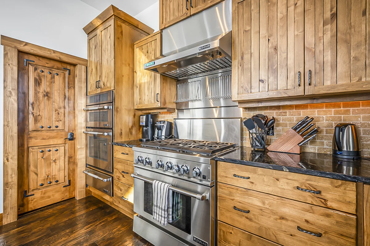 The Inuksuk Lodge - 4800 sq/ft of Big White Excellence #95