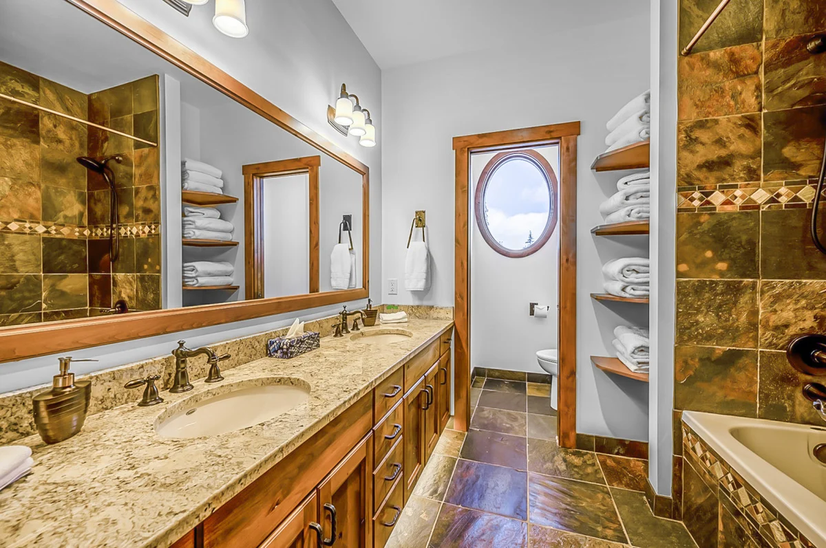 The Inuksuk Lodge - 4800 sq/ft of Big White Excellence #130
