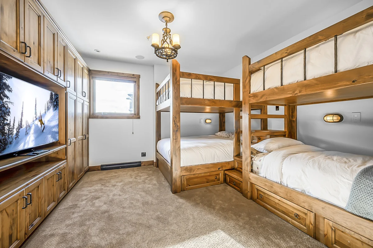 The Inuksuk Lodge - 4800 sq/ft of Big White Excellence #79