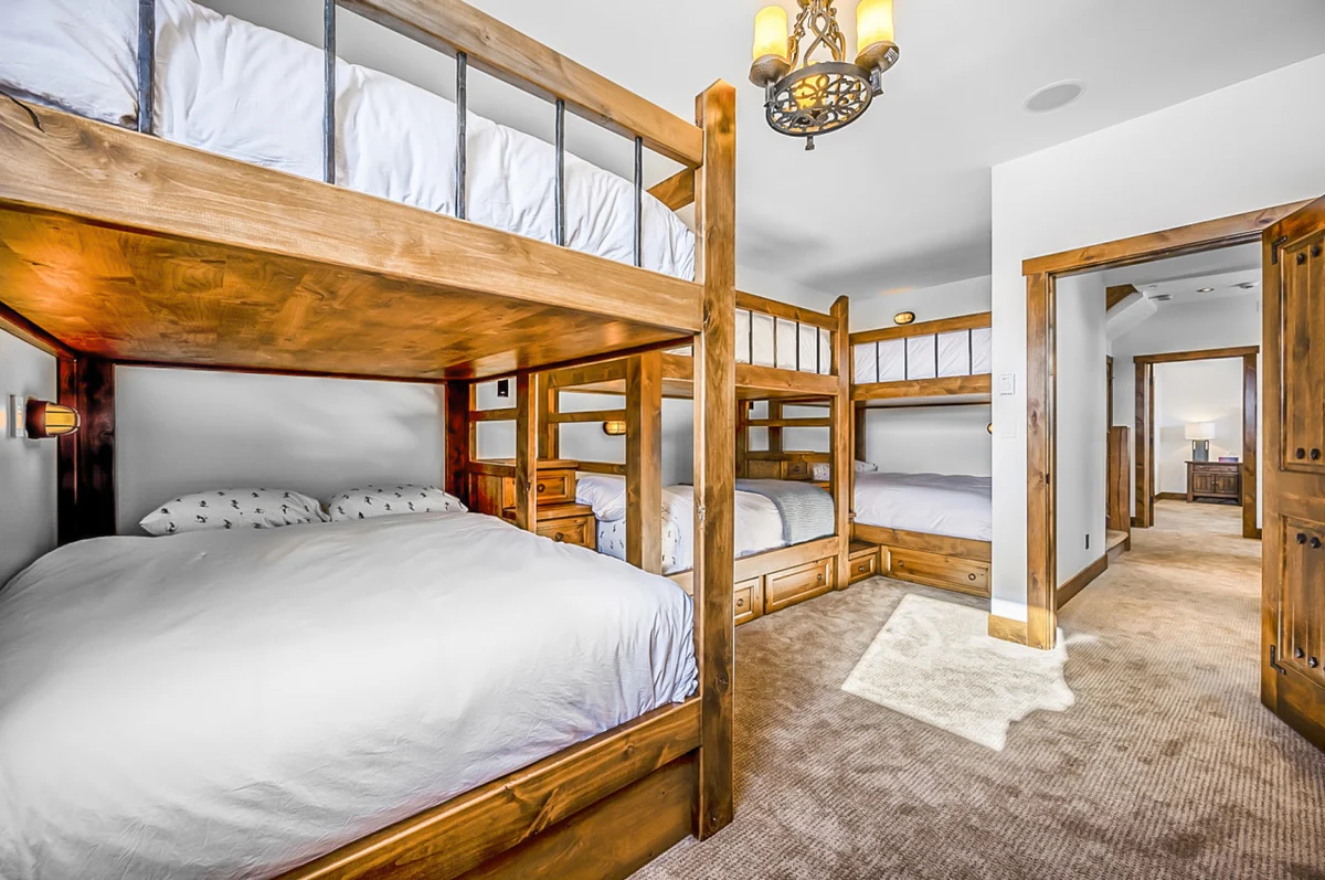 The Inuksuk Lodge - 4800 sq/ft of Big White Excellence #77