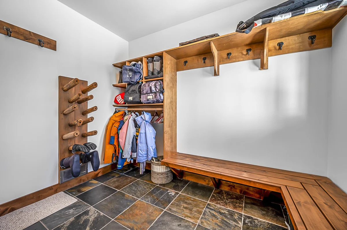 The Inuksuk Lodge - 4800 sq/ft of Big White Excellence #128